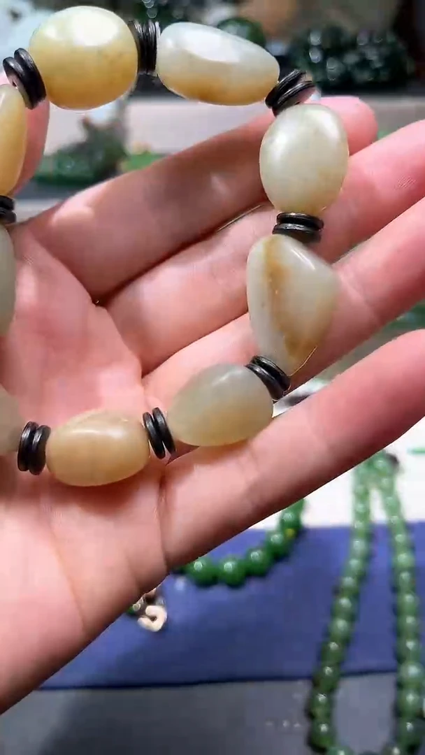 和田玉未镶嵌颈饰挂件