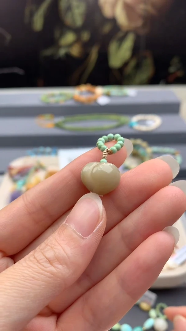 未镶嵌挂件南红玛瑙Q192