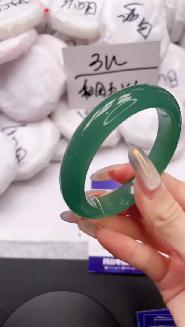 【闪购商品】石英质玉手镯未镶嵌12K261-55