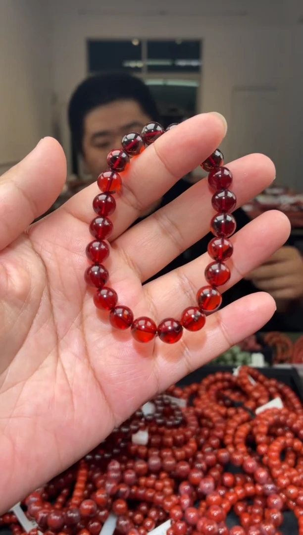 未镶嵌血珀手串单圈手串一条约8mm多样性发货