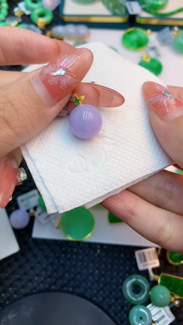 颈饰18K金镶嵌翡翠1