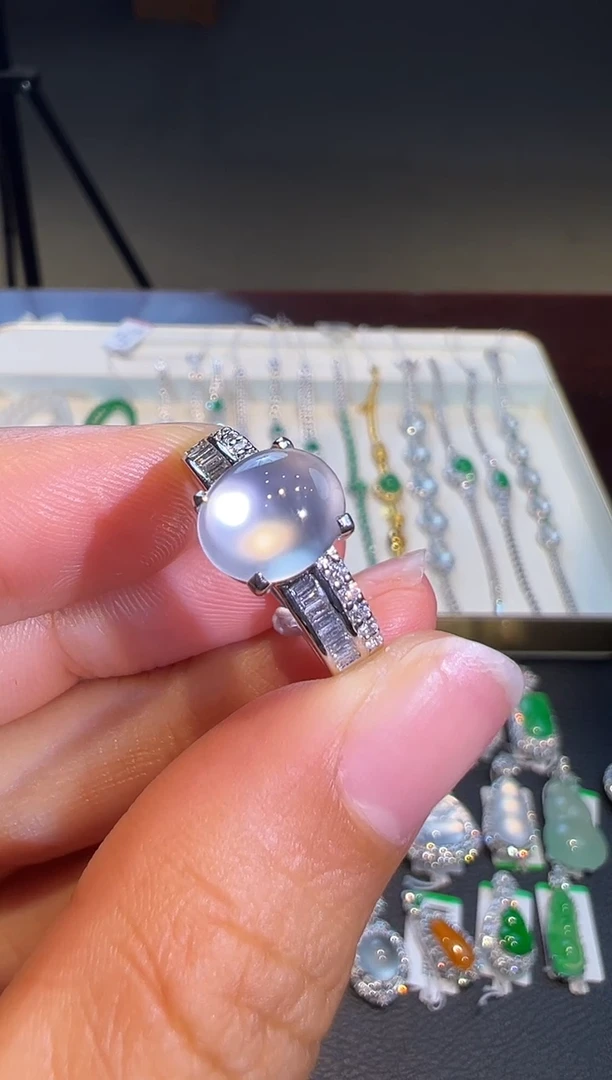 18K金镶嵌戒指翡翠翡翠