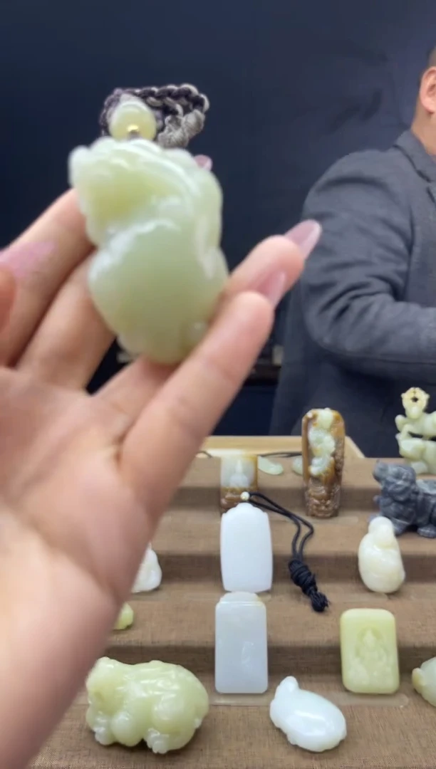 颈饰未镶嵌和田玉1