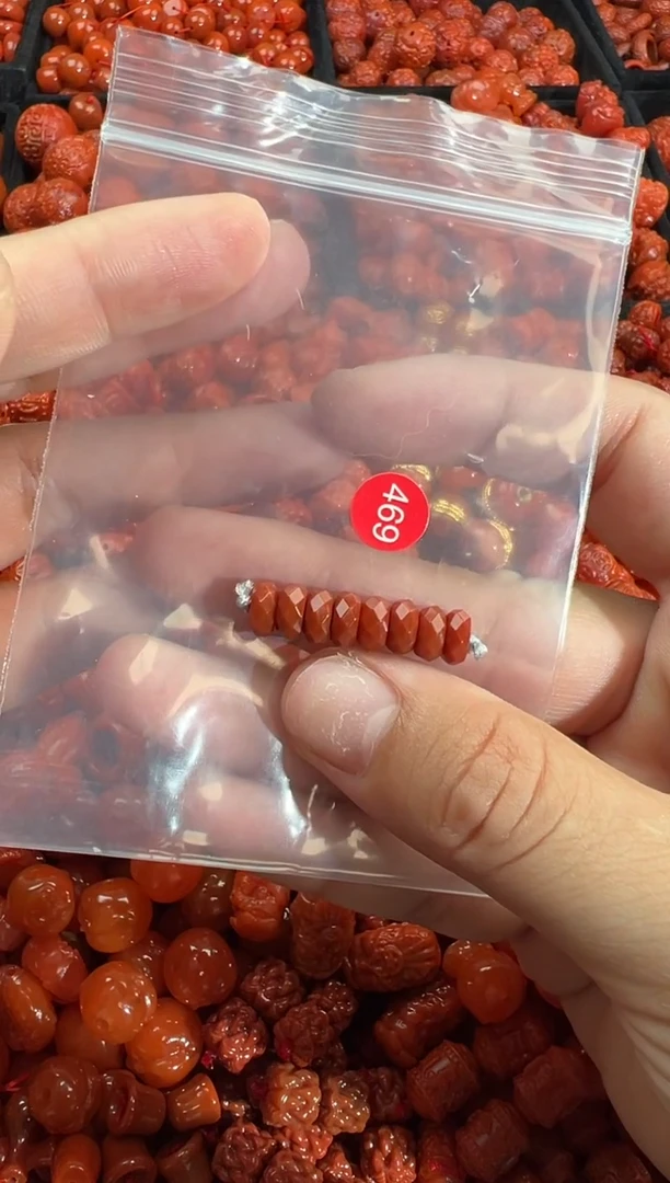 南红玛瑙未镶嵌颈饰1