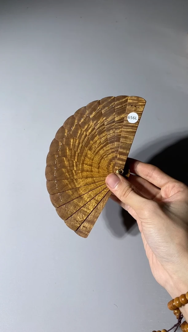 【闪购商品】金丝楠木雕656号10cm金丝楠木小叶桢楠掌中扇