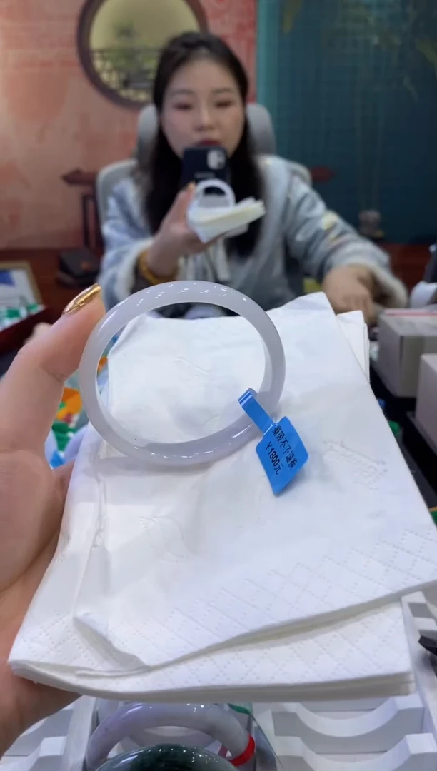 【闪购商品】翡翠手镯未镶嵌多人03756