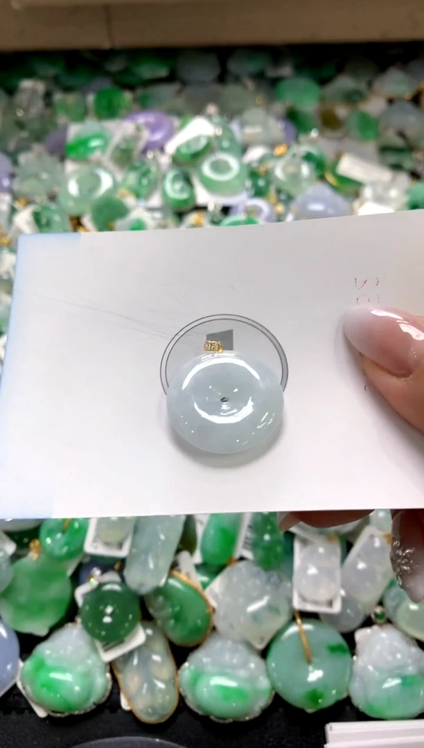 颈饰18K金镶嵌翡翠1111111111111111