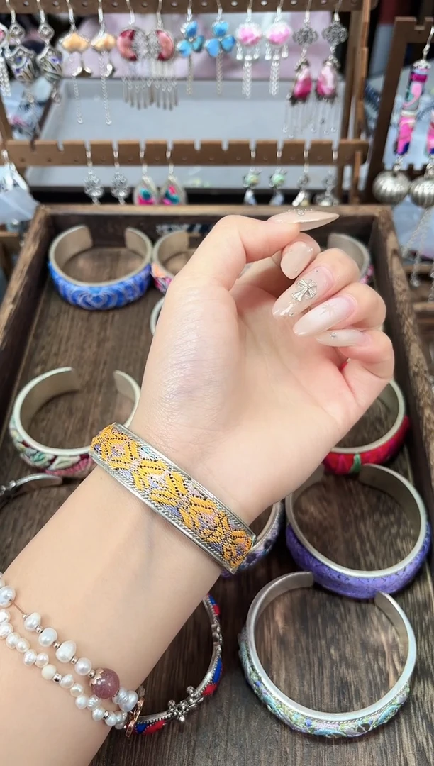 织绣民族风非遗老绣苗银饰品402