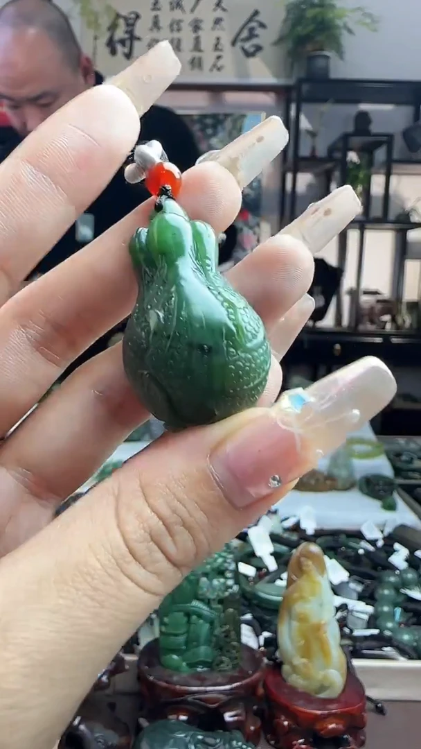 颈饰未镶嵌和田玉白菜