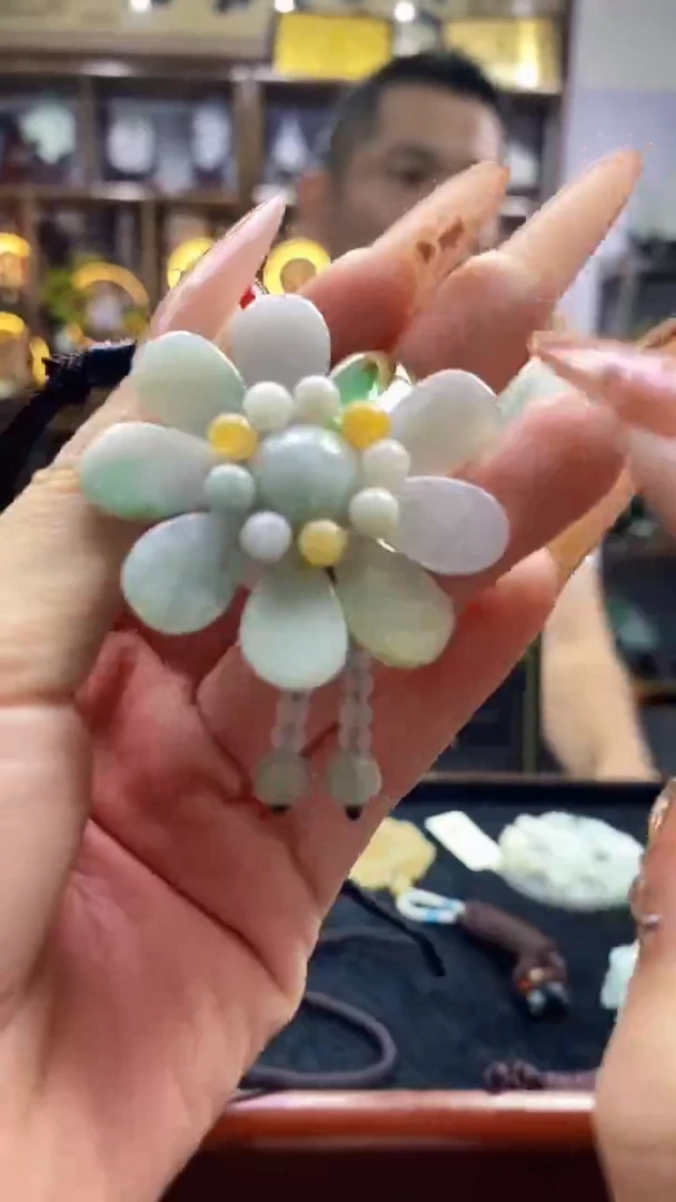 翡翠未镶嵌颈饰翡翠114