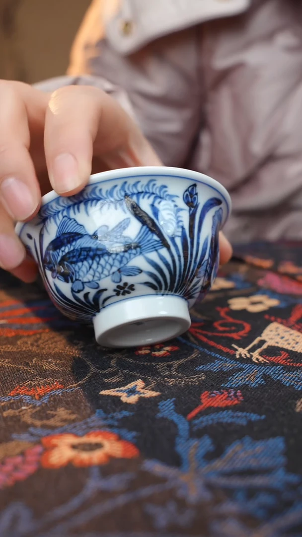 元青花鱼压手杯