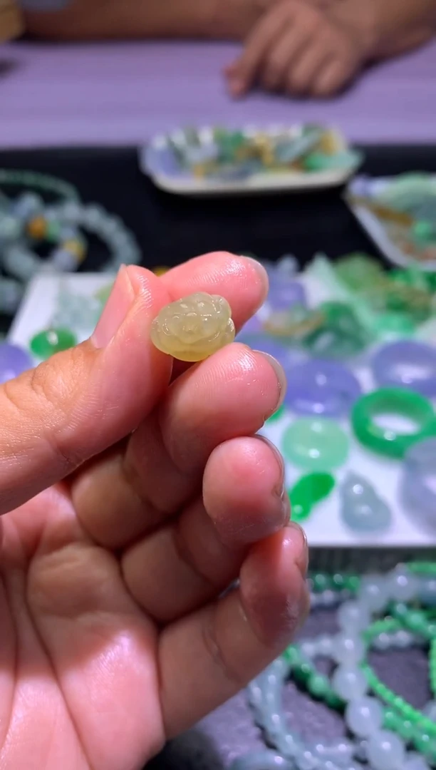 未镶嵌定制翡翠毛货