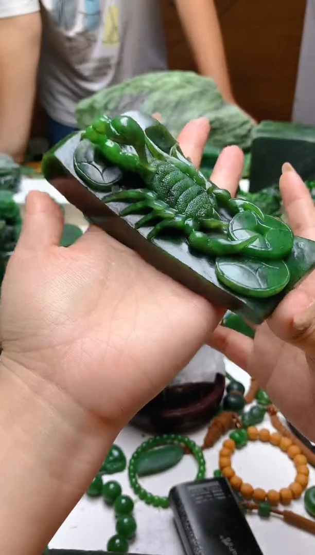 未镶嵌和田玉（碧玉）摆件0