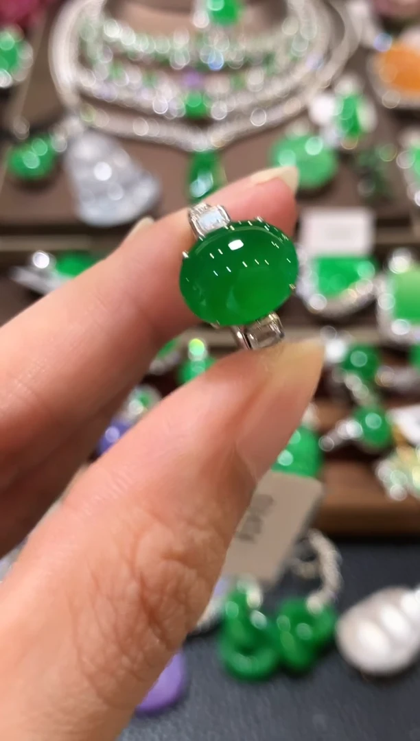 18K金镶嵌戒指翡翠z186