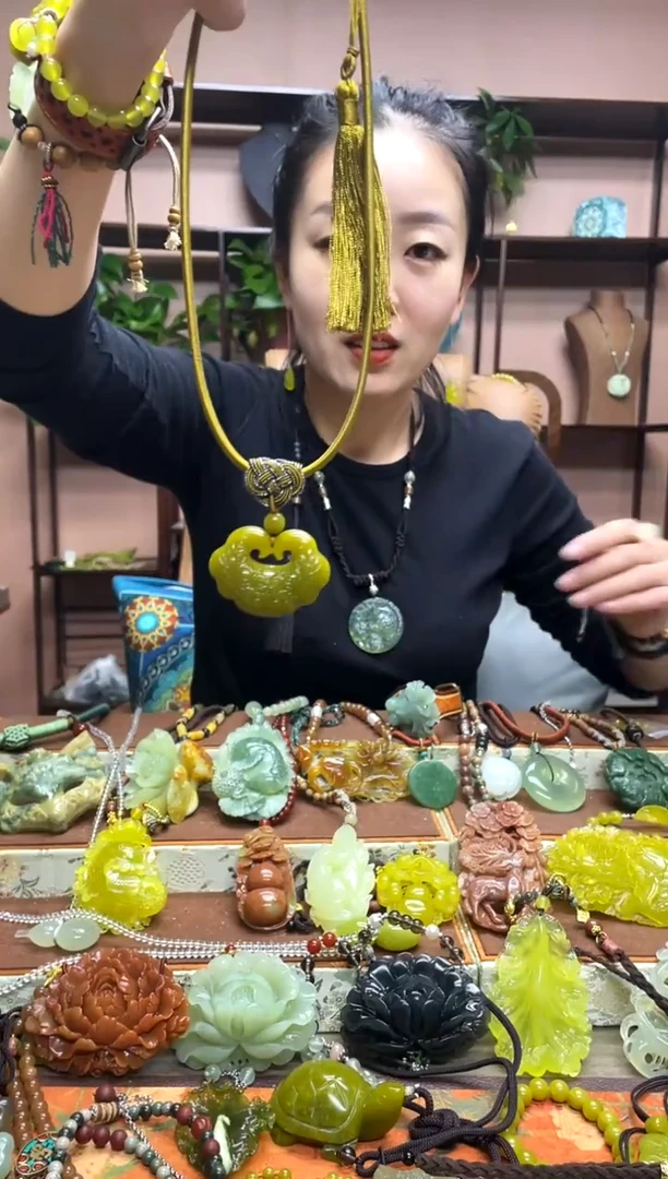 未镶嵌岫玉吊坠多样性发货发其中之一