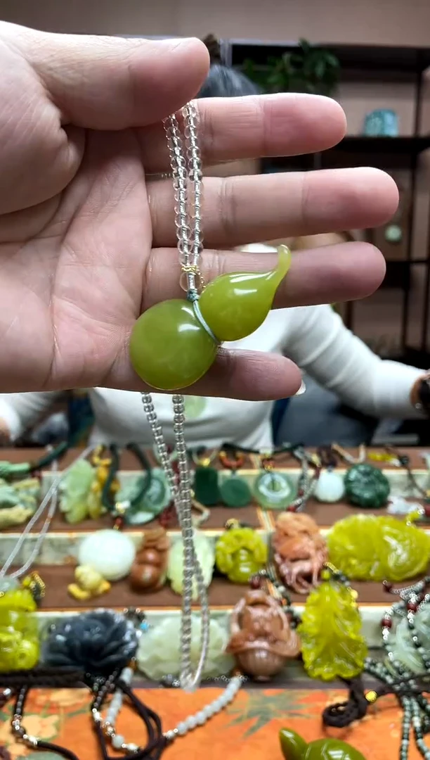 未镶嵌岫玉吊坠·