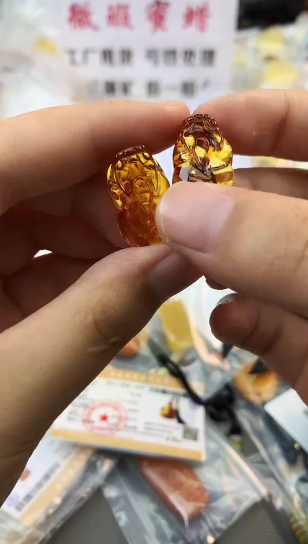 未镶嵌琥珀珠宝奇石107