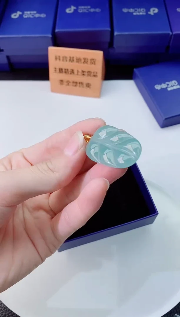 翡翠未镶嵌颈饰1