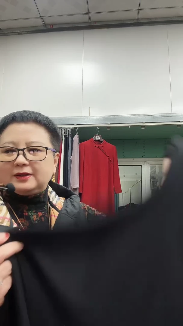 炫彩黑色2米布头 让洞2.6算2米