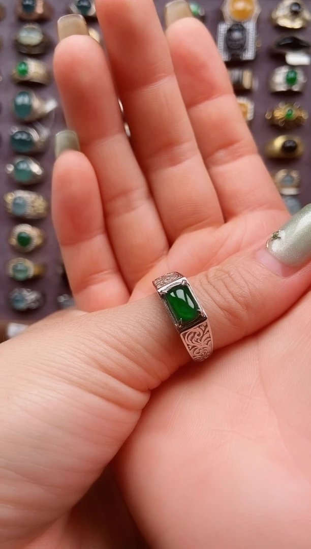 未镶嵌戒指翡翠果**G纯天然