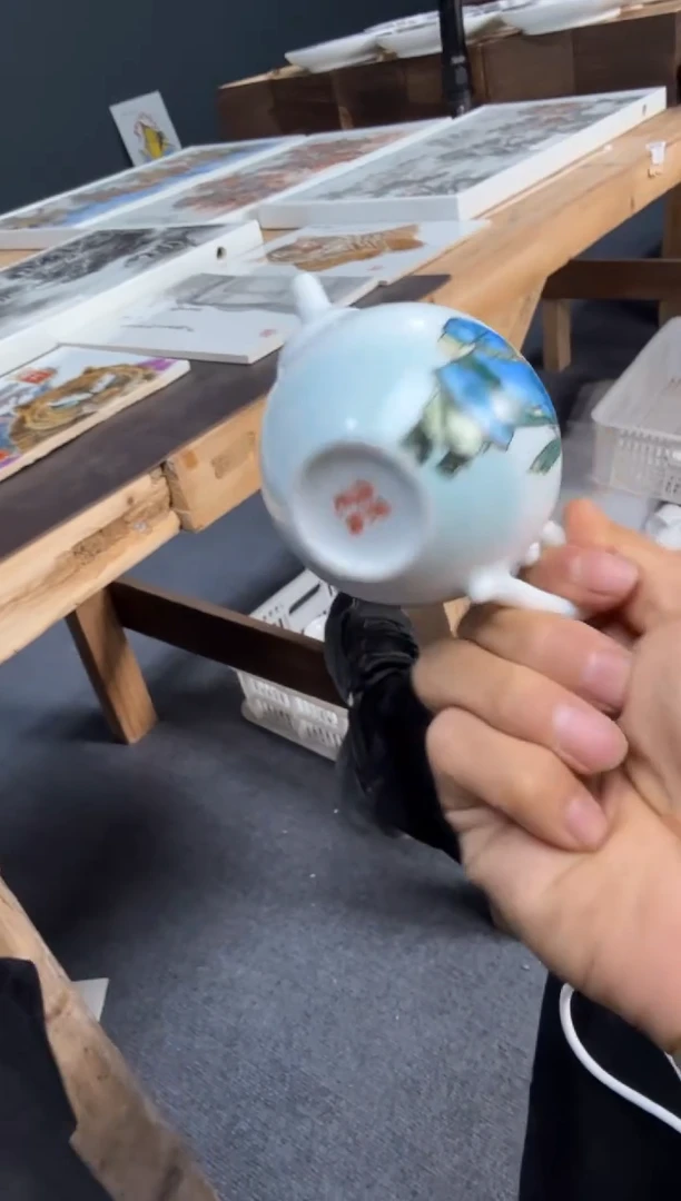 以笔为心，以瓷为纸。