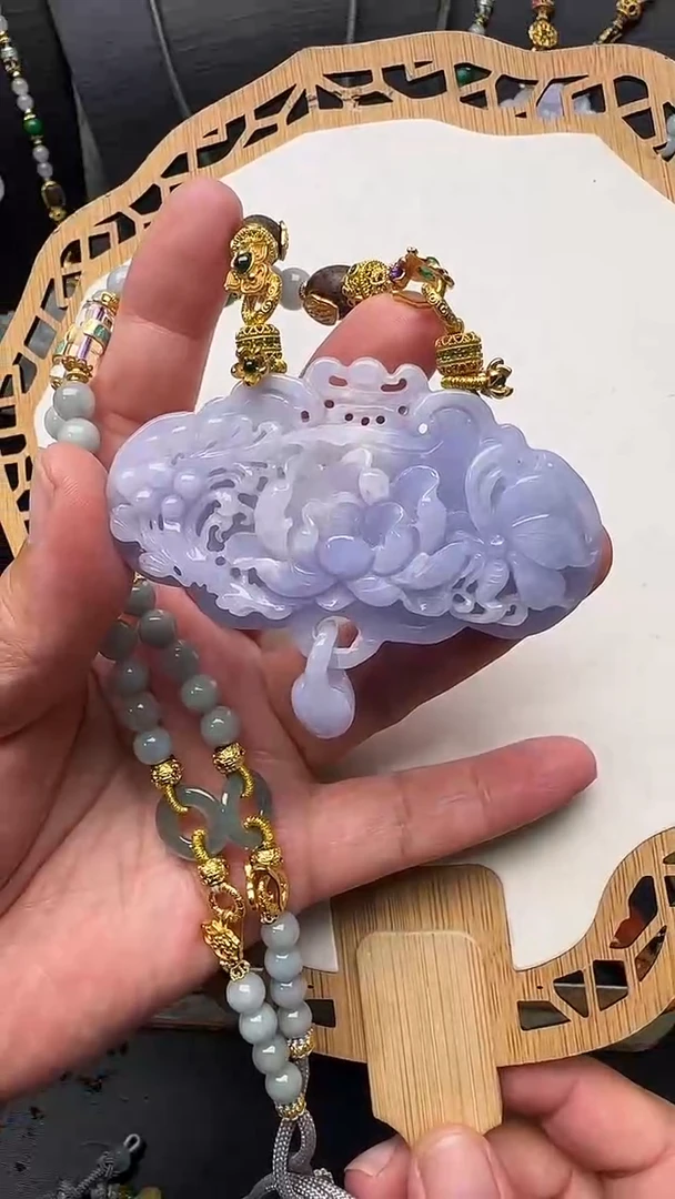 颈饰未镶嵌翡翠吊坠