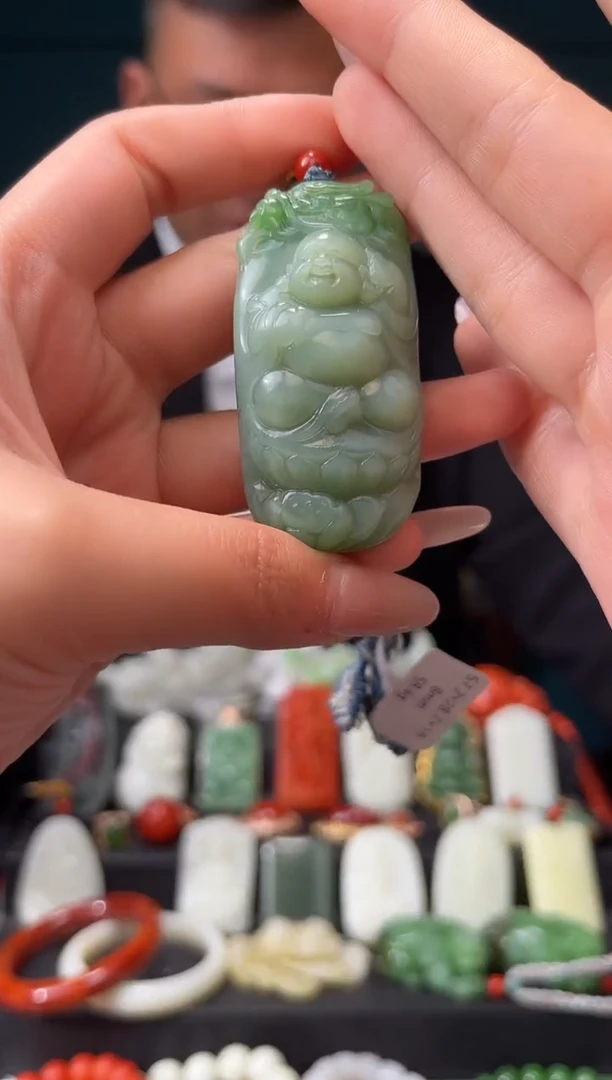 和田玉未镶嵌颈饰吊坠