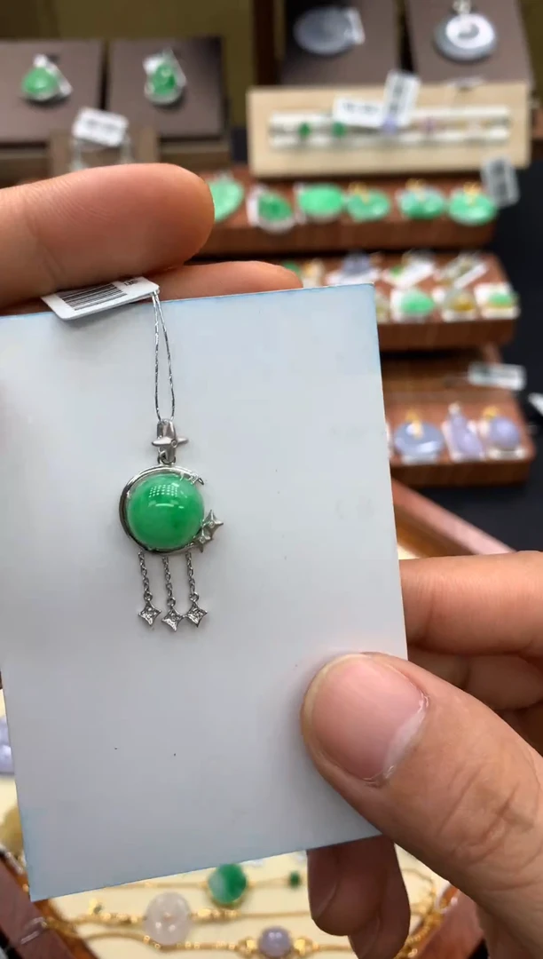 吊坠(不含链)18K金镶嵌翡翠蛋面