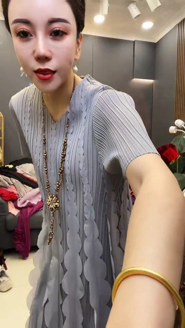 聚酯纤维（涤纶）灰色 花瓣裙