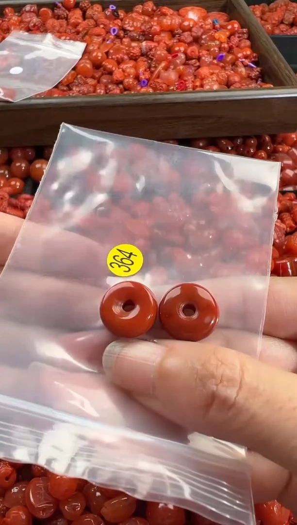 南红玛瑙未镶嵌颈饰1