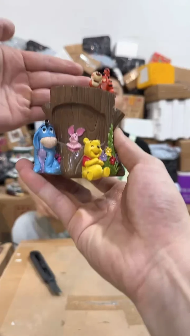 瓷片维尼树桩笔筒  树脂