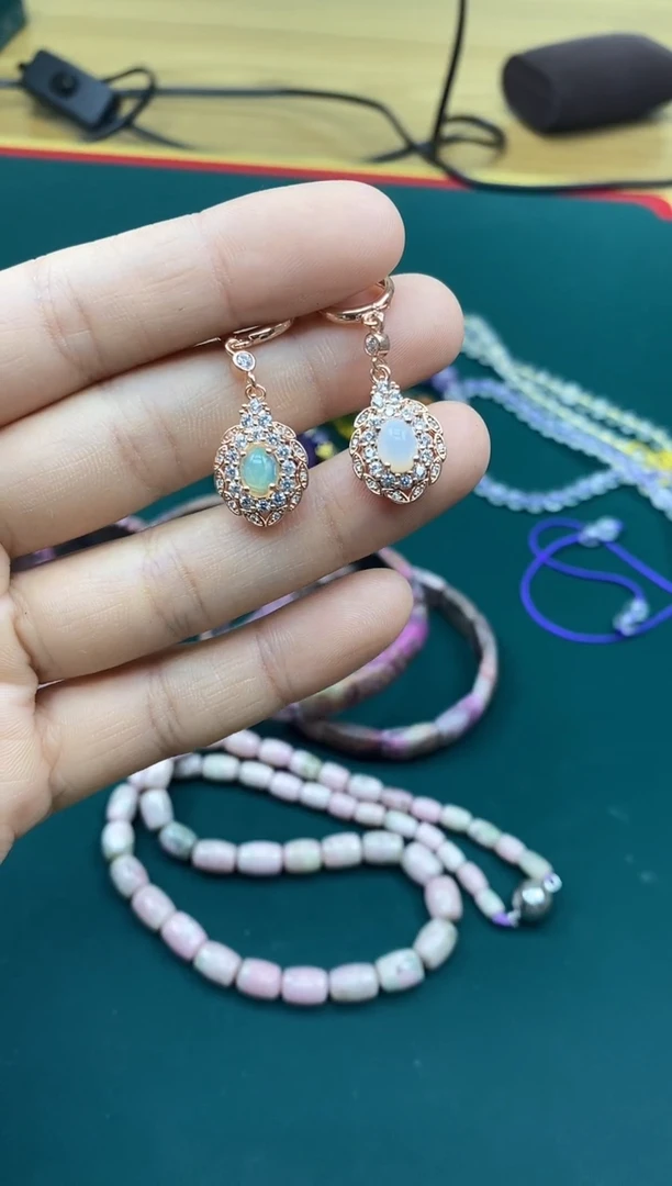 未镶嵌欧泊珠宝奇石多样性发一 件 345