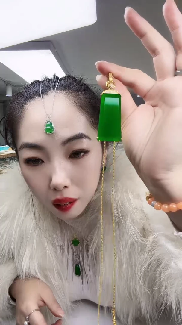 未镶嵌颈饰玛瑙/玉髓大无事牌