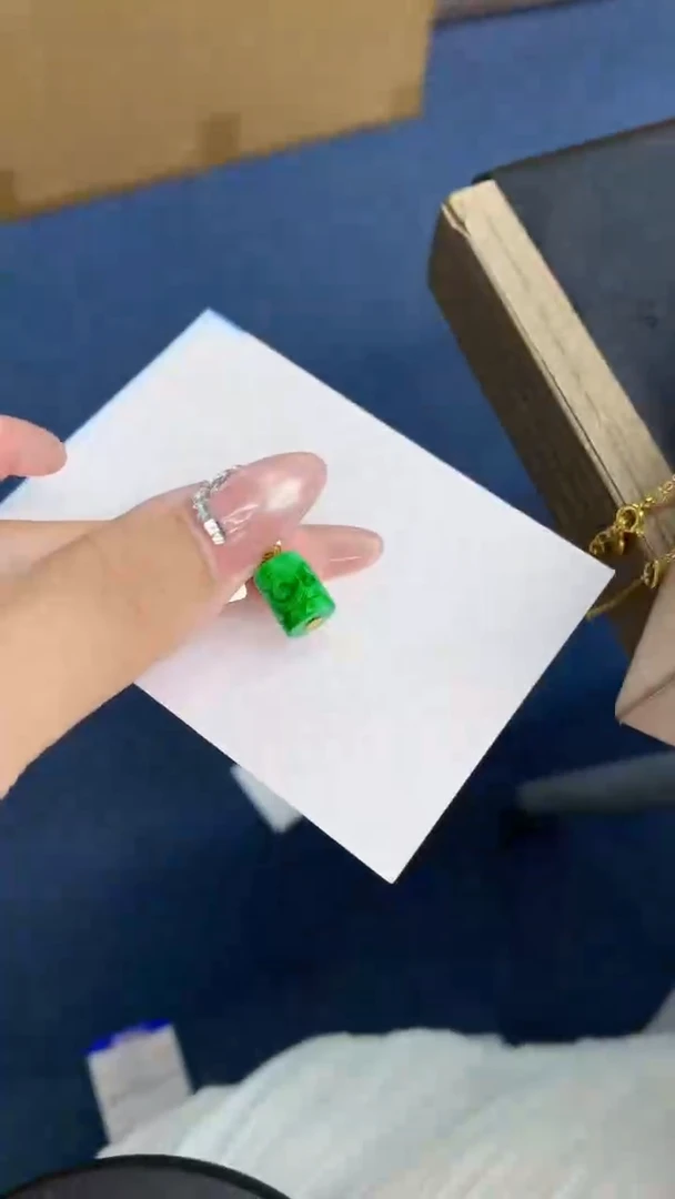翡翠18K金镶嵌吊坠(不含链)1