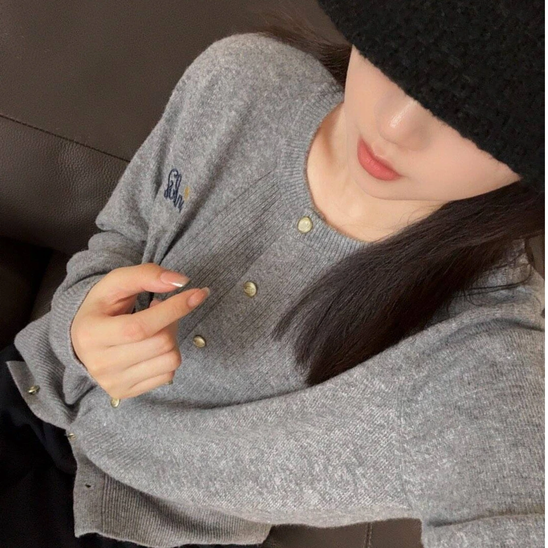 Y.M |  温柔际遇 浣熊绒韩系刺绣设计师温柔高级针织毛衣开衫854