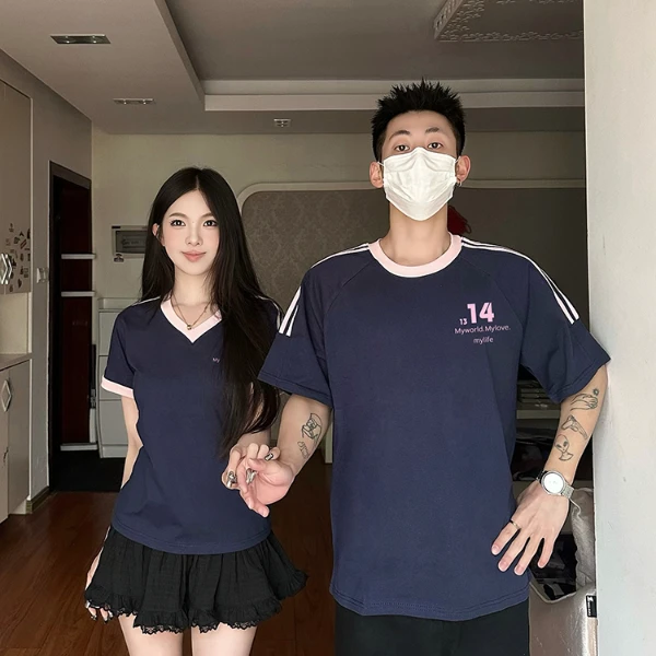 情侣装短袖T恤2025新款一男一女潮牌高级感夏季小众时尚V领上衣潮