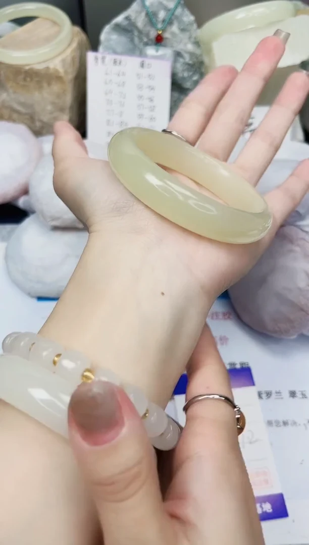 【闪购商品】石英质玉手镯未镶嵌43-晴水-圈口57