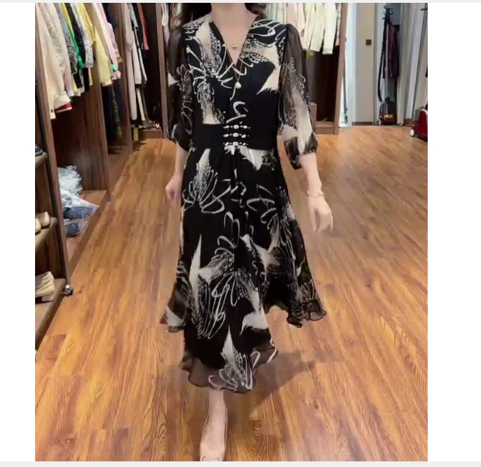 2025夏季新款网红同款洋气减龄爆款轻熟气质连衣裙女朵