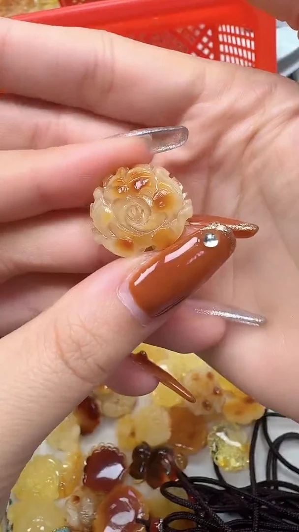 裸石琥珀未镶嵌如图