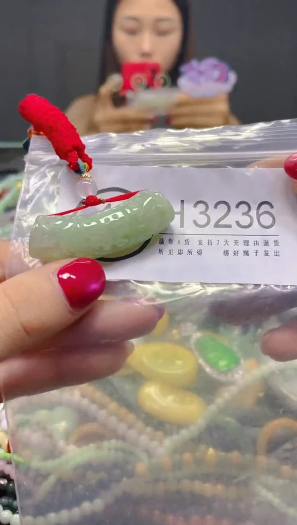 颈饰未镶嵌翡翠/H/翡翠A货，一件也是批发价