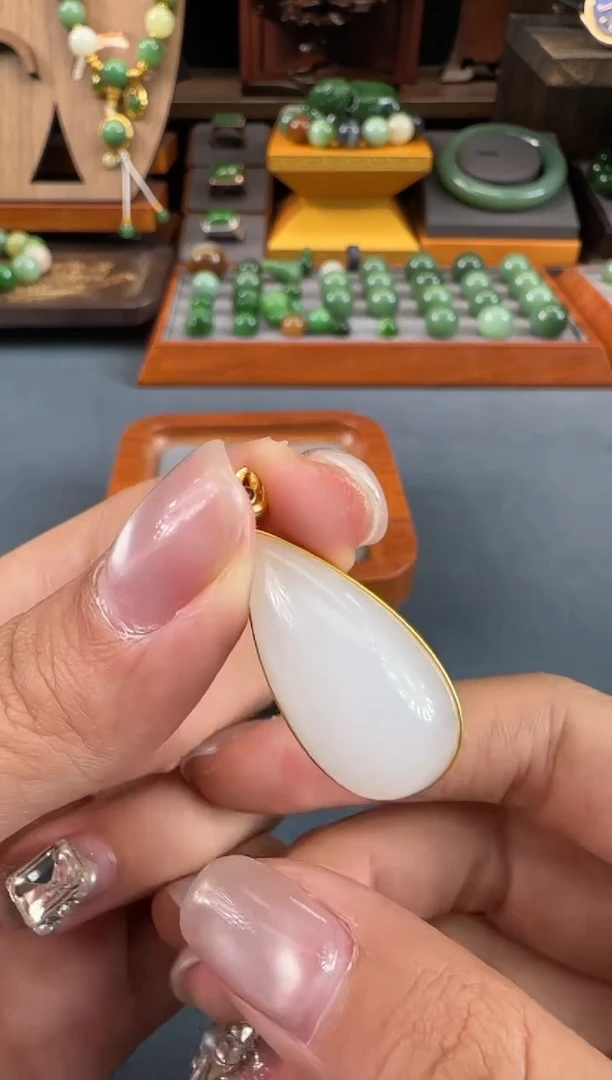 【闪购商品】和田玉吊坠18K金镶嵌1