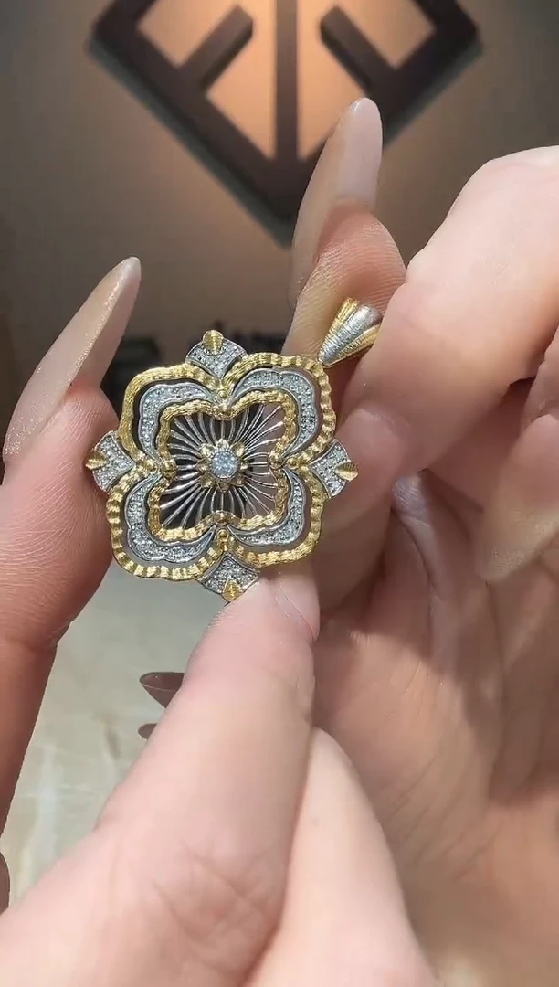 吊坠(不含链)18K金镶嵌钻石P866932 豪华版布布拉丝吊坠  多样性