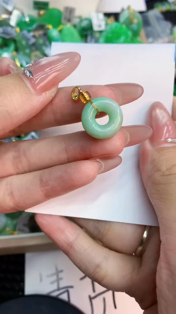 翡翠未镶嵌吊坠(不含链)1