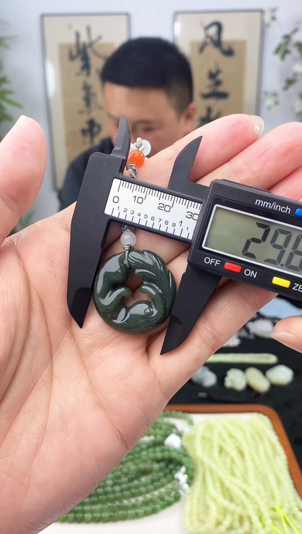 和田玉未镶嵌颈饰1