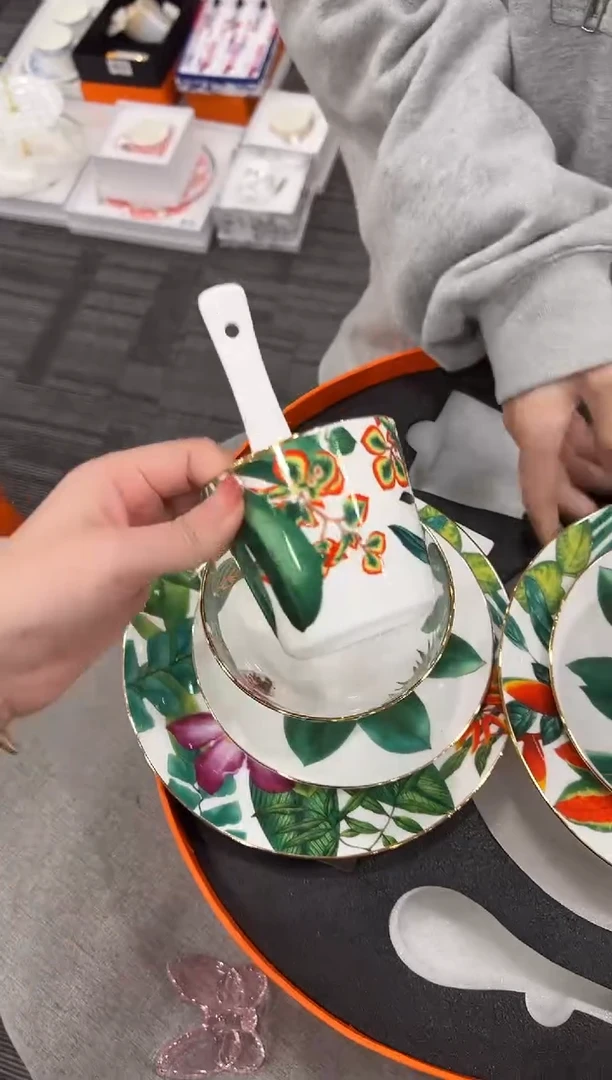 【闪购商品】杯H132--------------