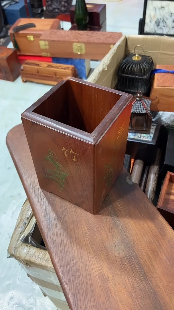 木梅兰竹菊笔筒