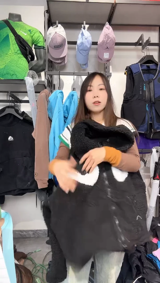 1041  编码 瑕疵款直播间过款为准 尺码m