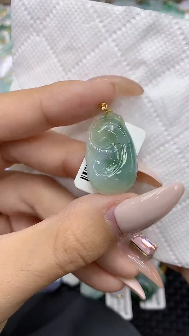 颈饰18K金镶嵌翡翠111111111111