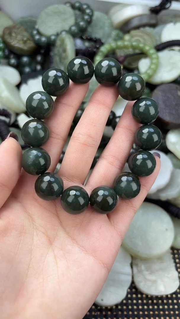 颈饰未镶嵌和田玉1