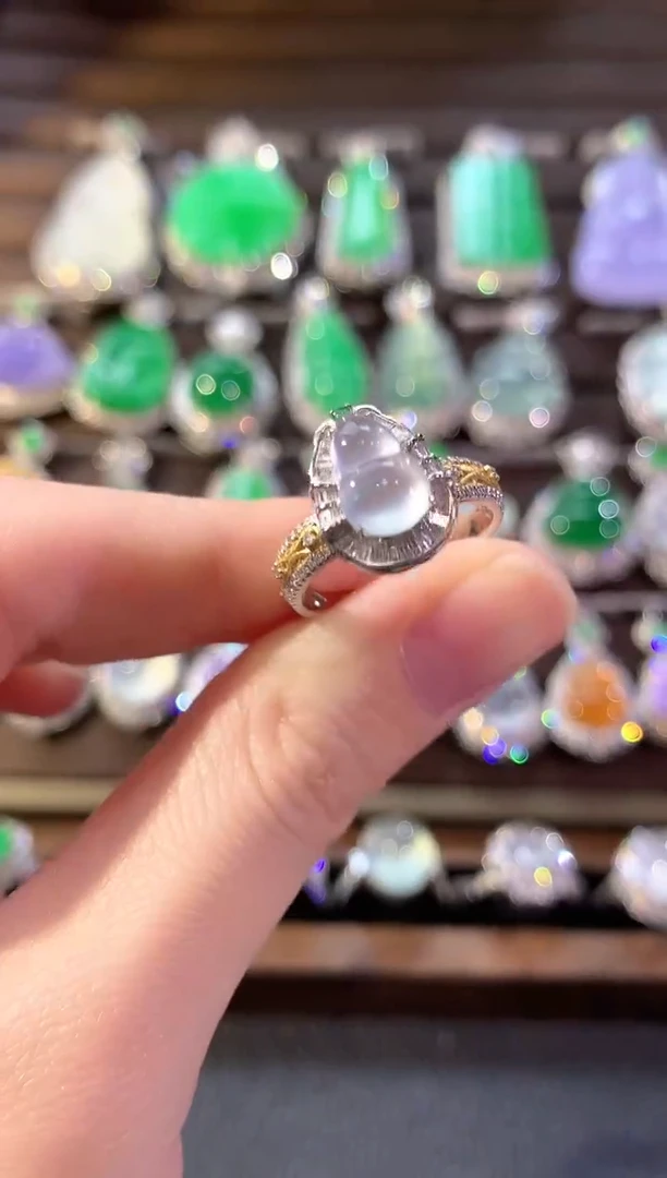 18K金镶嵌戒指翡翠冬日珠宝W42